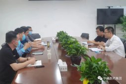柯橋區委常委袁笑文來公司調研
